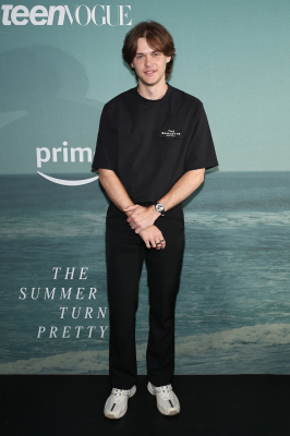 Teen_Vogue___Cast_Of_The_Summer_I_Turned_Pretty_Celebrate_281029.jpg