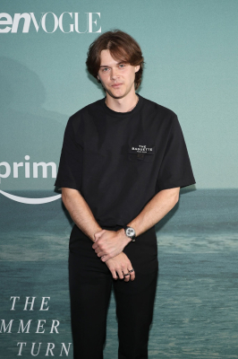 Teen_Vogue___Cast_Of_The_Summer_I_Turned_Pretty_Celebrate_281129.jpg